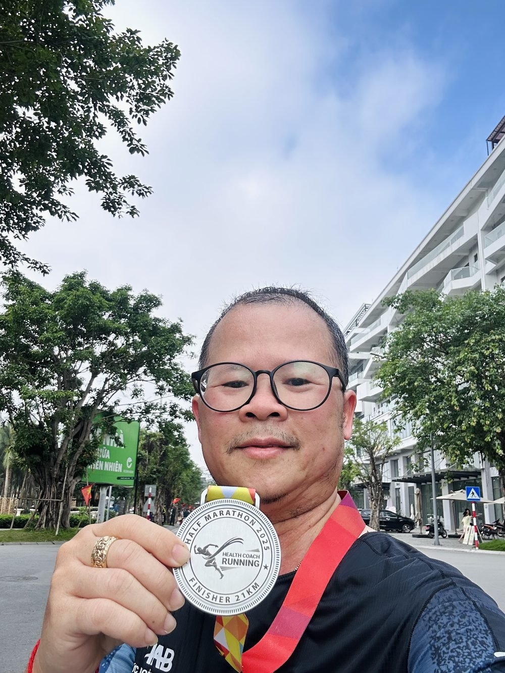 Huy chương hoàn thành 21km Half Marathon 2025
